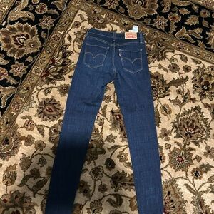 Great Levi’s stretch jeans size 24